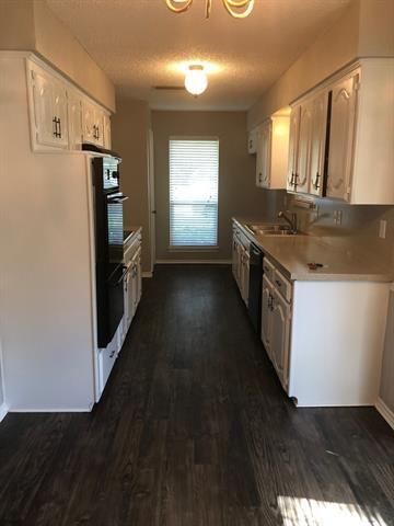 Building Photo - 3401 Carriage Ln