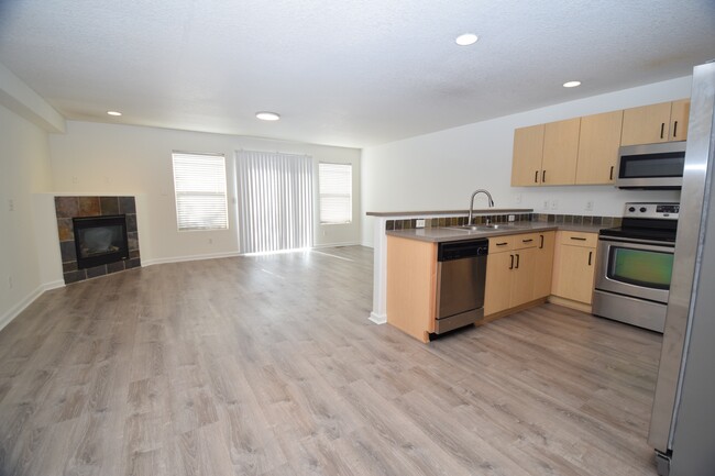 Building Photo - 207 SE Harlow Ave