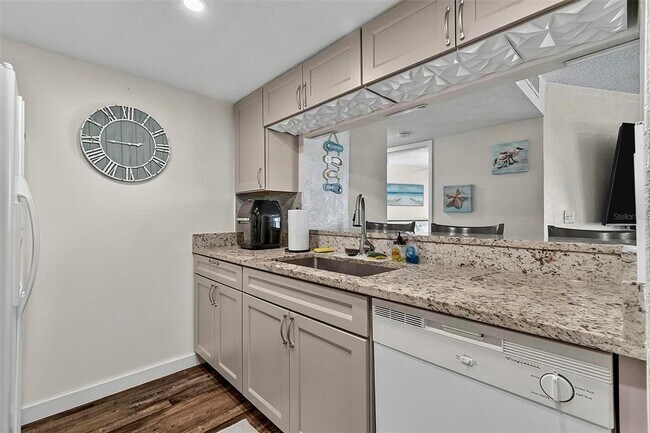 Building Photo - 3600 S Ocean Shore Blvd