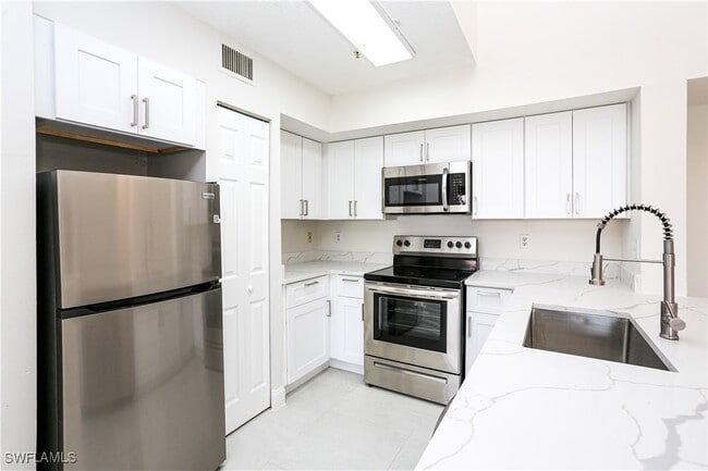 Building Photo - 1265 Wildwood Lakes Blvd