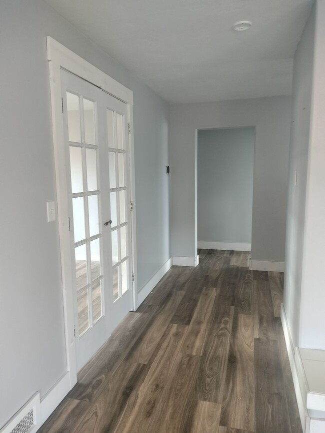 Building Photo - D323AB