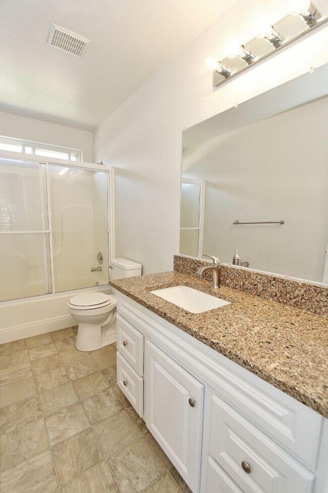 Building Photo - Immaculate Single-Level Home in Quiet Neighborhood