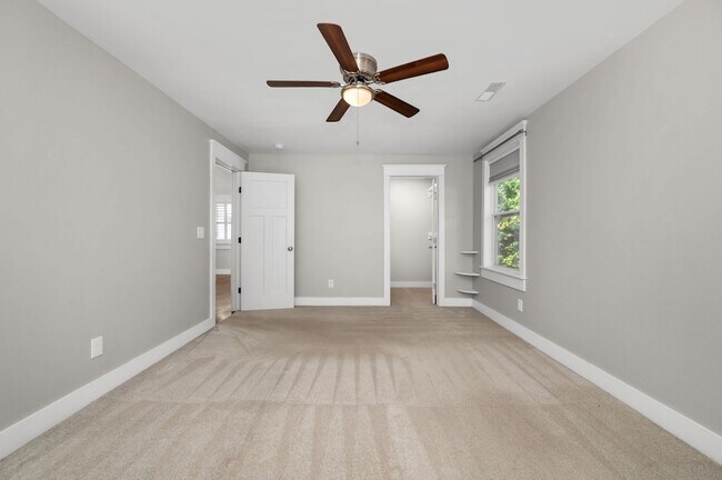 Building Photo - 2600 Aspen Dr