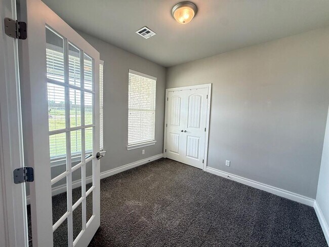 Building Photo - 9544 Monterey Dr