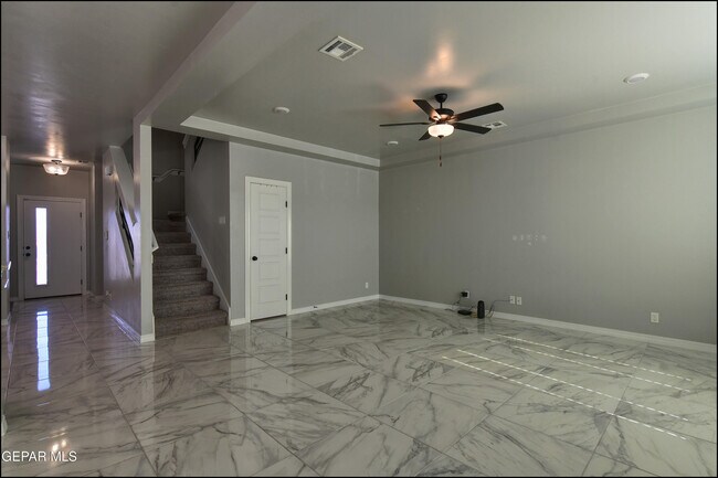 Building Photo - 600 Logwood Ave