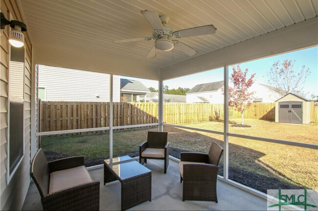 Building Photo - 426 Lions Den Dr