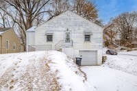 Building Photo - 6905 N 33rd St