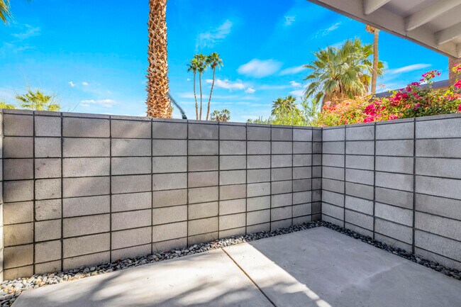 Building Photo - 37535 Melrose Dr