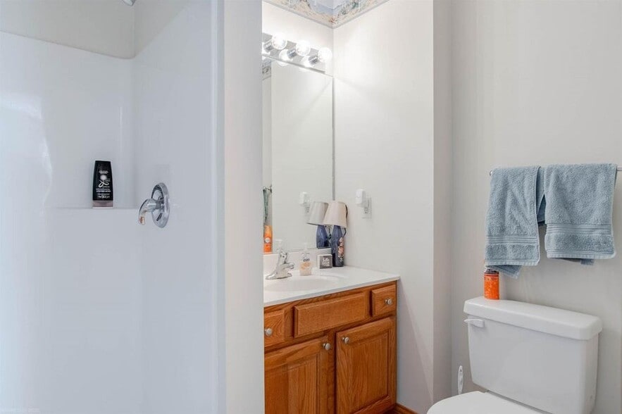 Building Photo - 175 Blue Leaf Dr