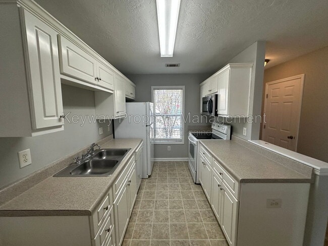Building Photo - 1232 Longpoint Dr