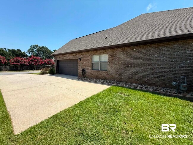 Building Photo - 12001 Squirrel Dr