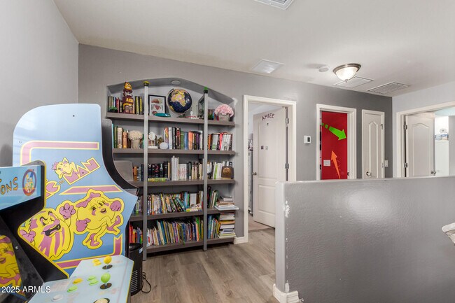 Building Photo - 836 E Constance Wy