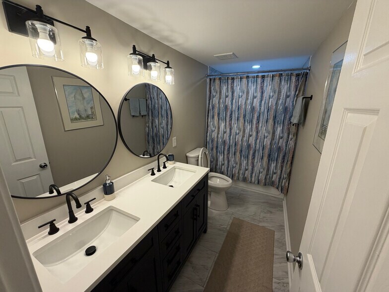 Building Photo - Room in House on Bolton Rd NW