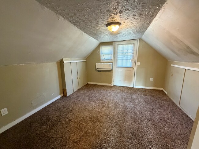 Building Photo - 1490 Indianola Ave