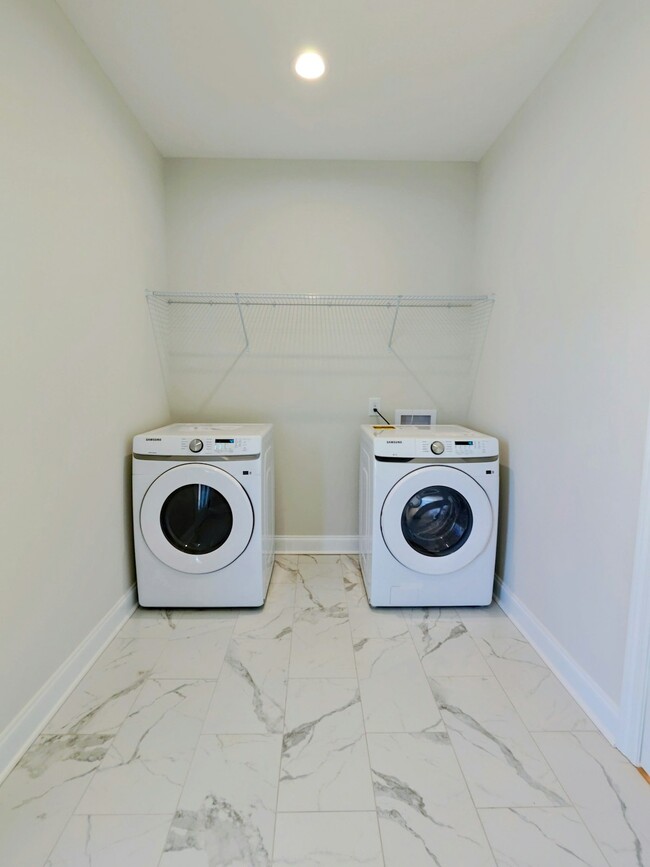 Building Photo - 303 Lee Ln