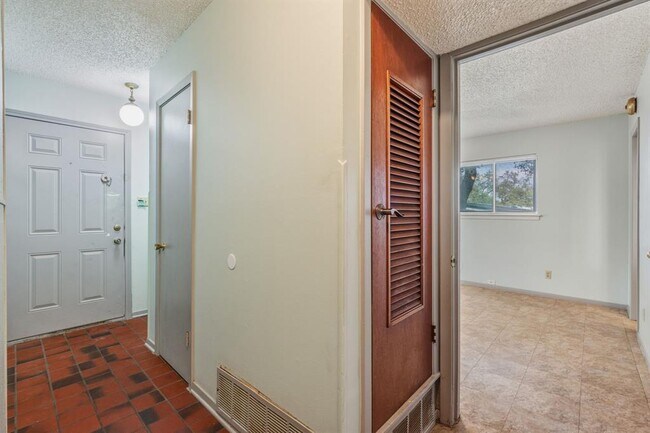 Building Photo - 8401 Tecumseh Dr