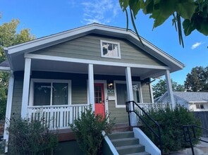 Building Photo - 434 Meade St