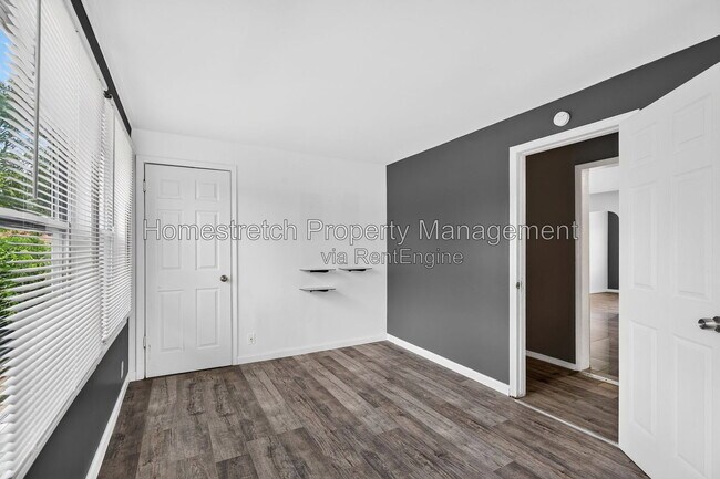 Building Photo - 6006 Cascade Dr