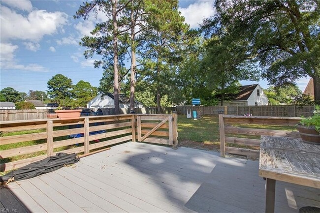 Building Photo - 2017 Lisbon Rd