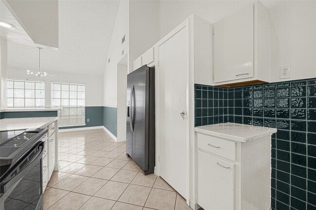 Building Photo - 9208 Carousel Ln