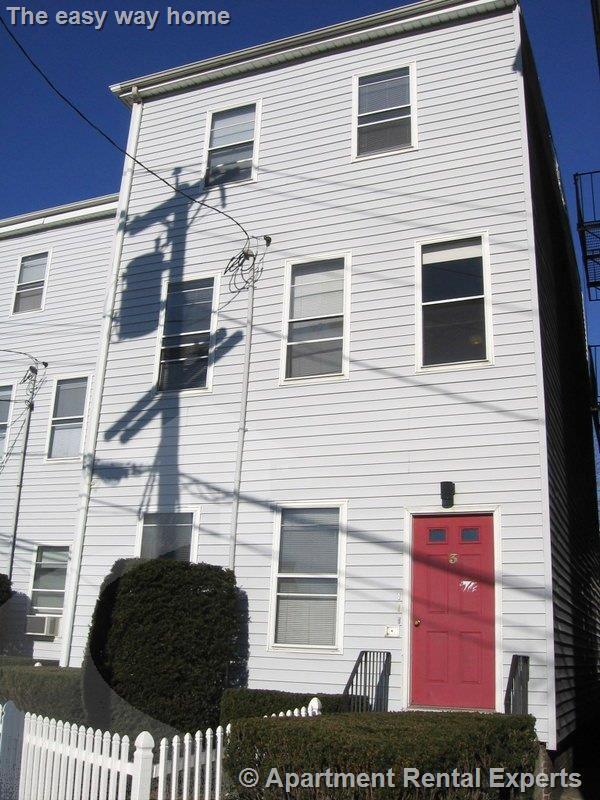 Building Photo - 3 Elm St