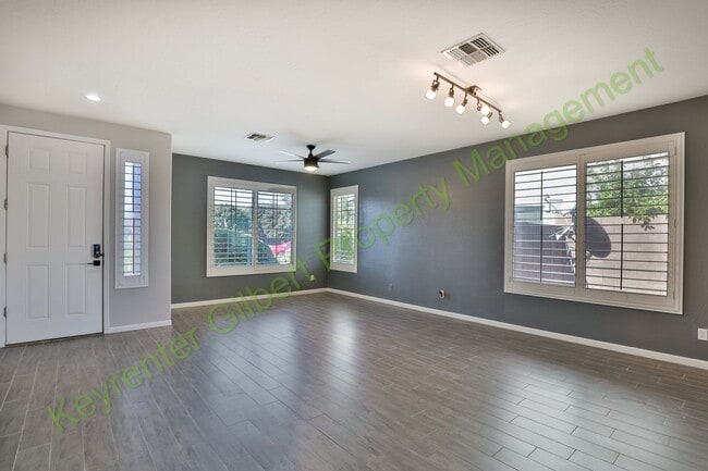 Building Photo - Spacious 4-Bedroom Home with Pool in Gilbe...