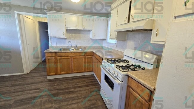 Building Photo - 3 Bedroom in MWC!
