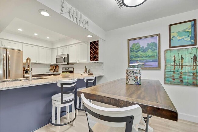 Building Photo - 1637 SE Paradise Cir W