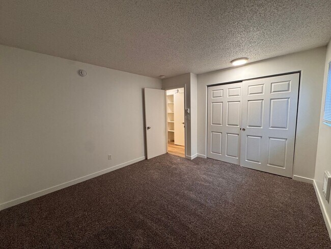 Building Photo - DESIRABLE MILLWOOD NEIGHBORHOOD ON TREE LINED STREET