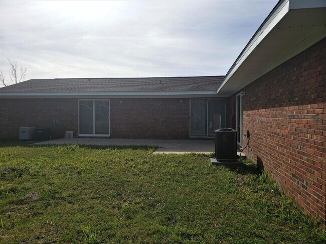 Building Photo - Cozy & Convenient 1-Bed Unit | Centrally Located Near Bases & Parks