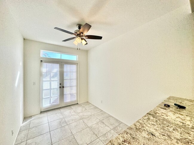 Building Photo - Beautiful Upstairs Condo Unit in the Priva...