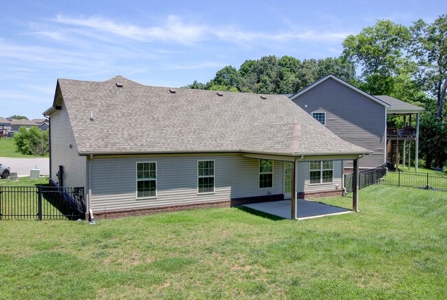 Building Photo - Sharp 3 bed 2 Bath Close To Ft Campbell