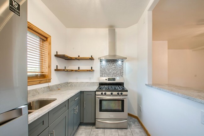 Building Photo - North End One Bedroom - Near Whitewater Pa...
