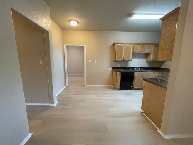 Building Photo - 105-107 Sunburst Court