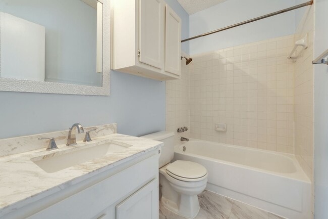 Building Photo - MOVE-IN TODAY: Updated 3 BR / 2.5 BA in S Austin - Walkable Location - W/D Included