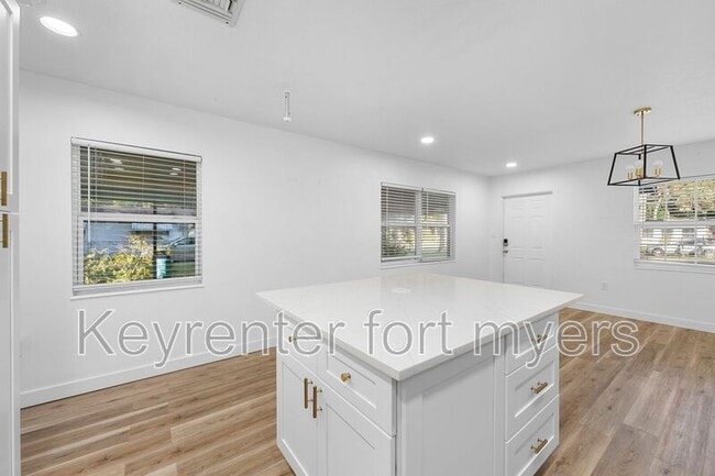 Building Photo - 236 Delray Ave