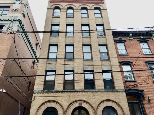 Building Photo - 319 8th St