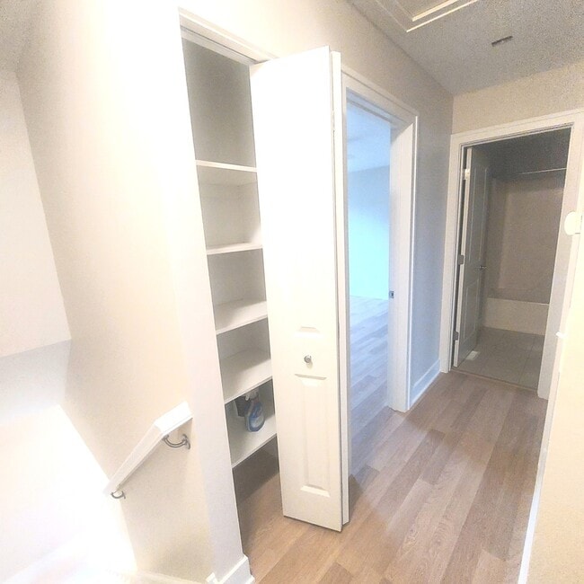 Building Photo - 617 Yale Ln