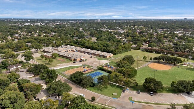 Building Photo - 715 Terryland Dr