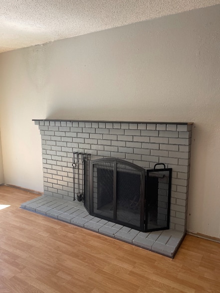 Building Photo - 2528 Bates Dr