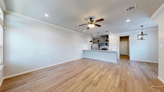 Building Photo - 305 Poplar St