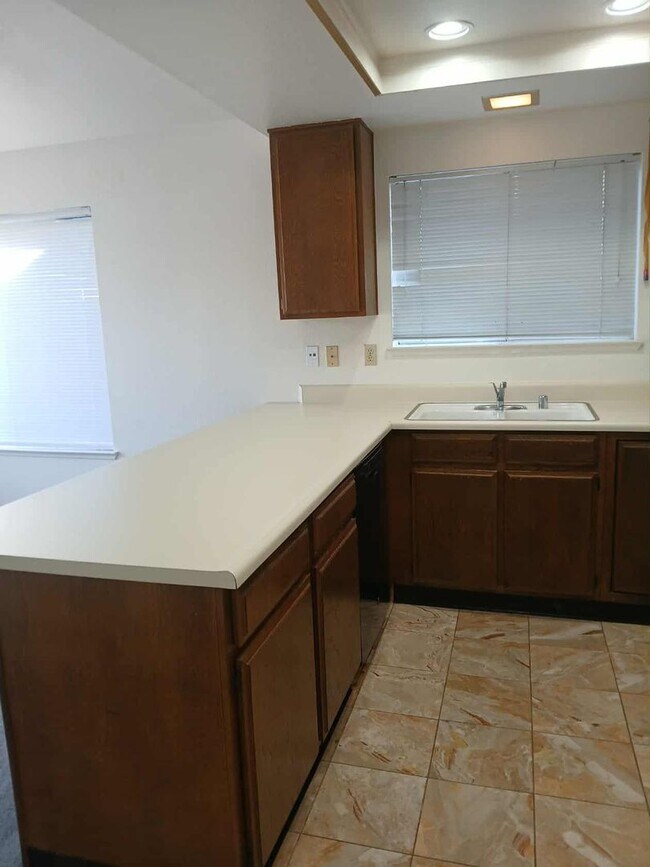Building Photo - 203 Catalpa Ln