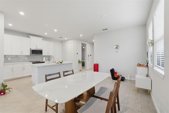 Building Photo - 5989 Timberdale Ave