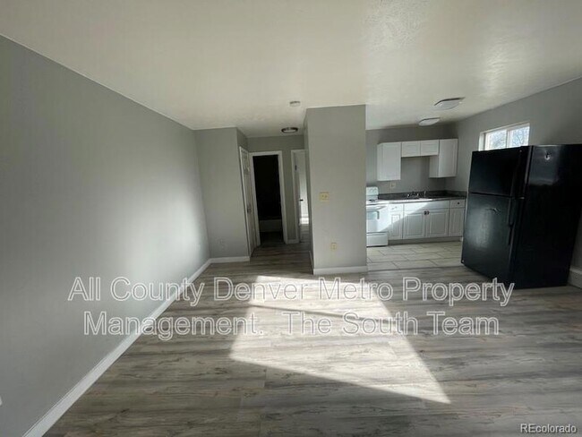 Building Photo - 9597 E 19th Ave