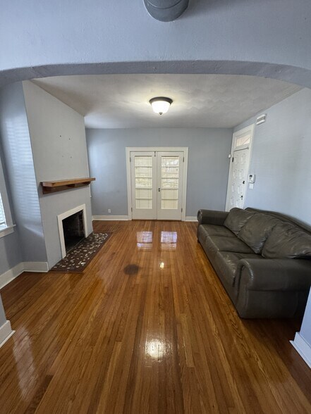 LIVING - 1217 SE 1st Ave