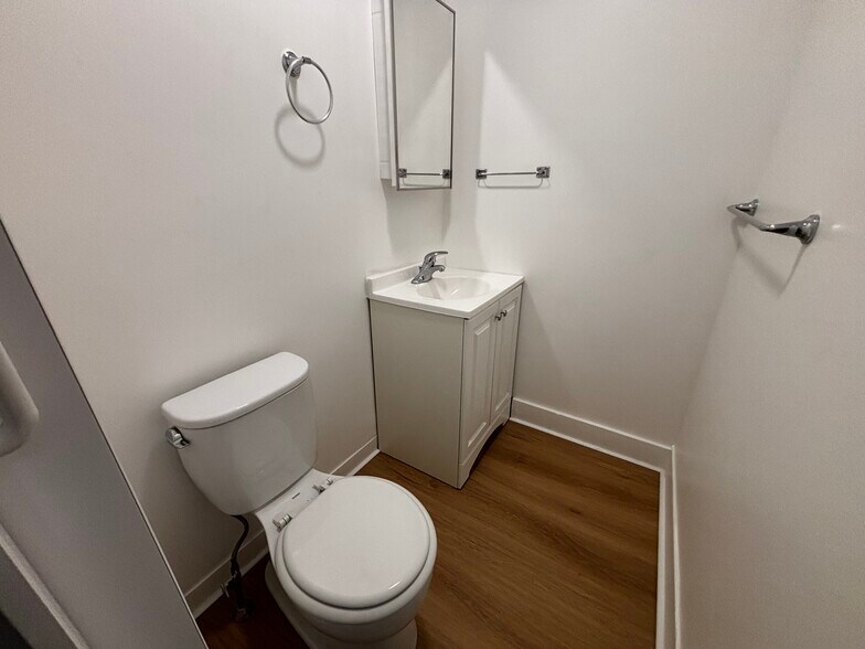 Building Photo - 672 Washington St