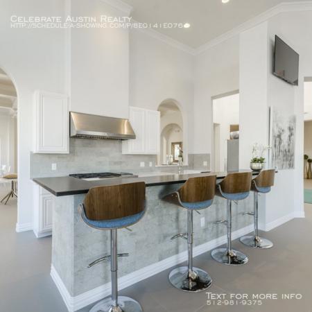Building Photo - Century at Travesia