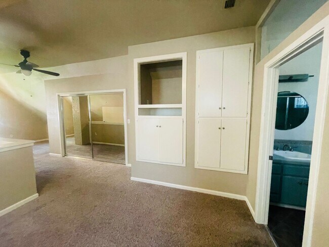 Building Photo - Gorgeous 3bed/2bath home in East Sac