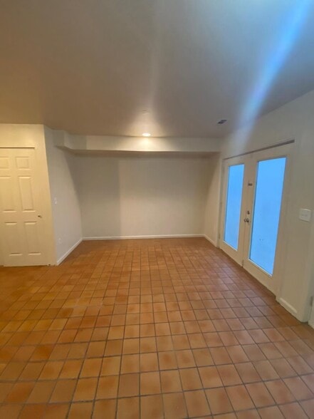 Building Photo - 613 Palisades Dr