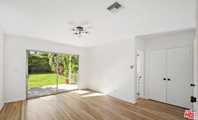 Building Photo - 15440 Dickens St